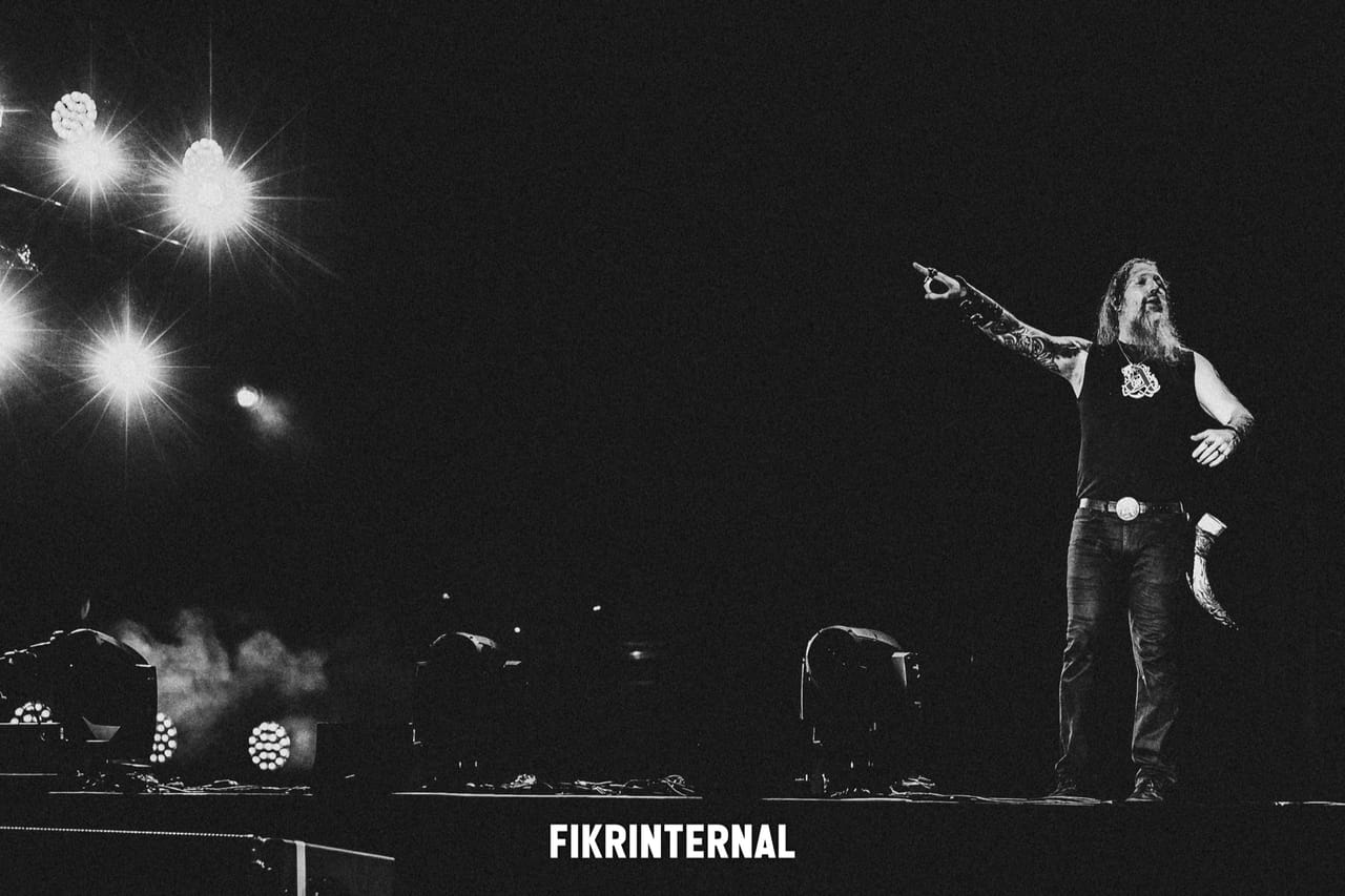 Live music performance photographed by FIKRINTERNAL