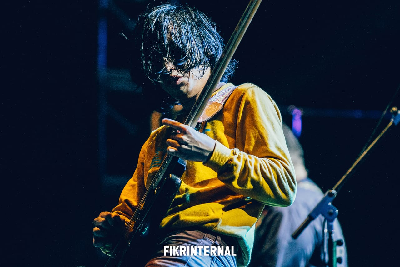 Live music performance photographed by FIKRINTERNAL