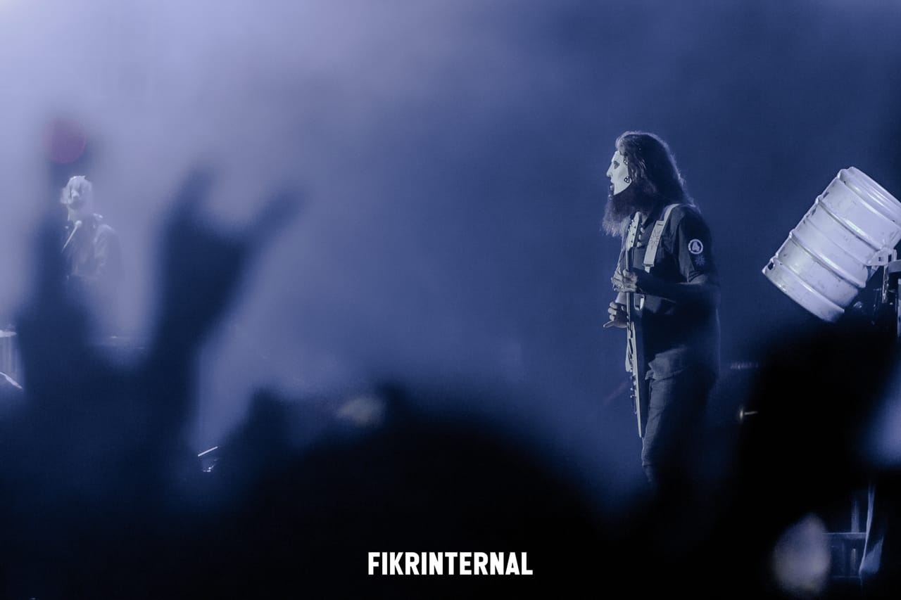 Live music performance photographed by FIKRINTERNAL