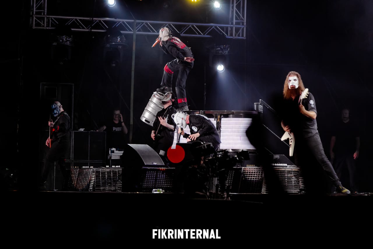 Live music performance photographed by FIKRINTERNAL