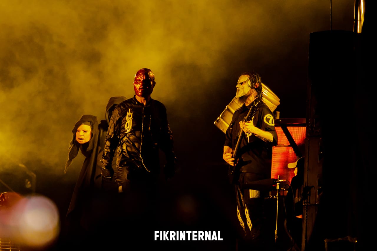 Live music performance photographed by FIKRINTERNAL