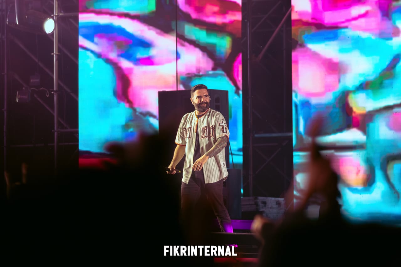 Live music performance photographed by FIKRINTERNAL