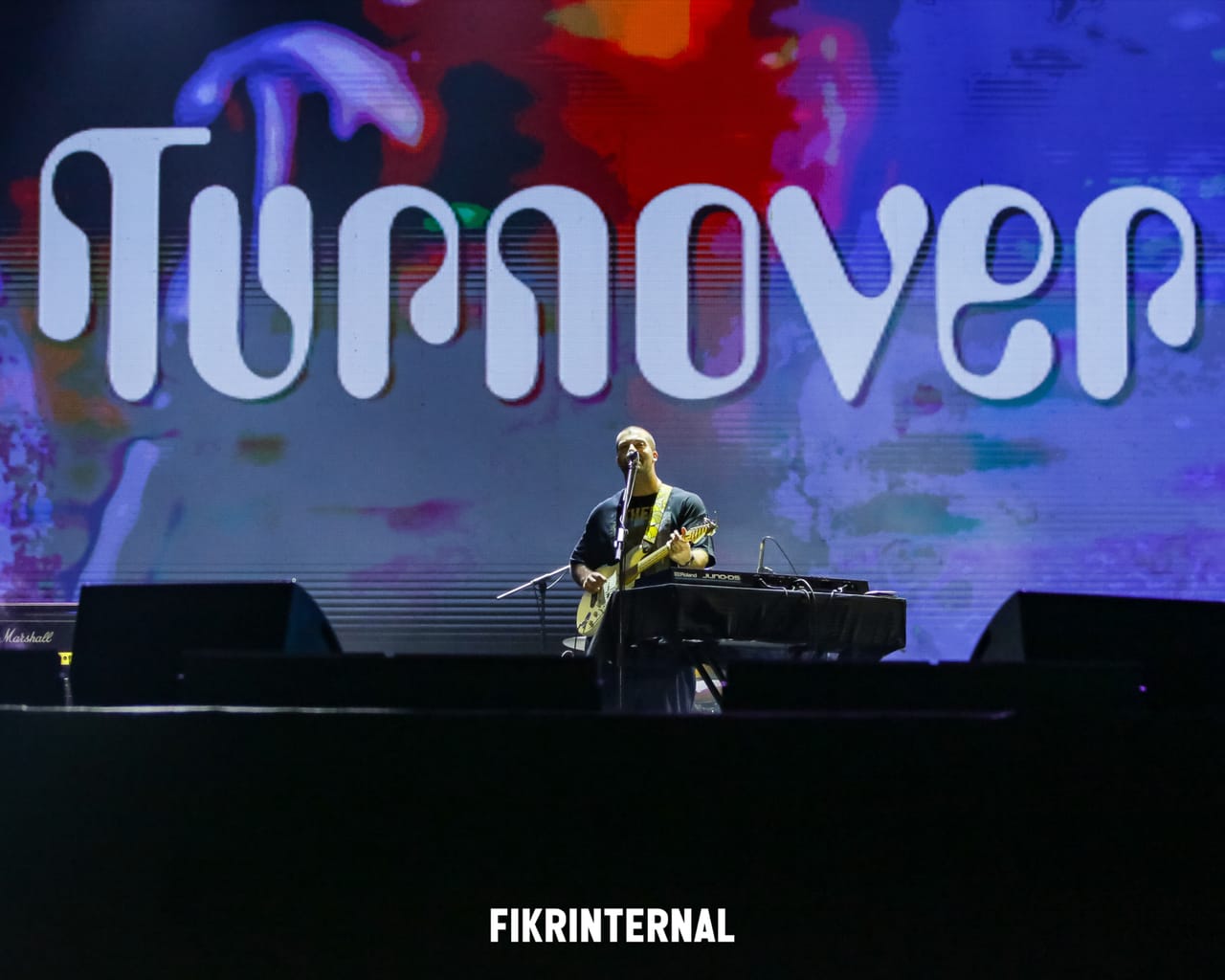 Live music performance photographed by FIKRINTERNAL