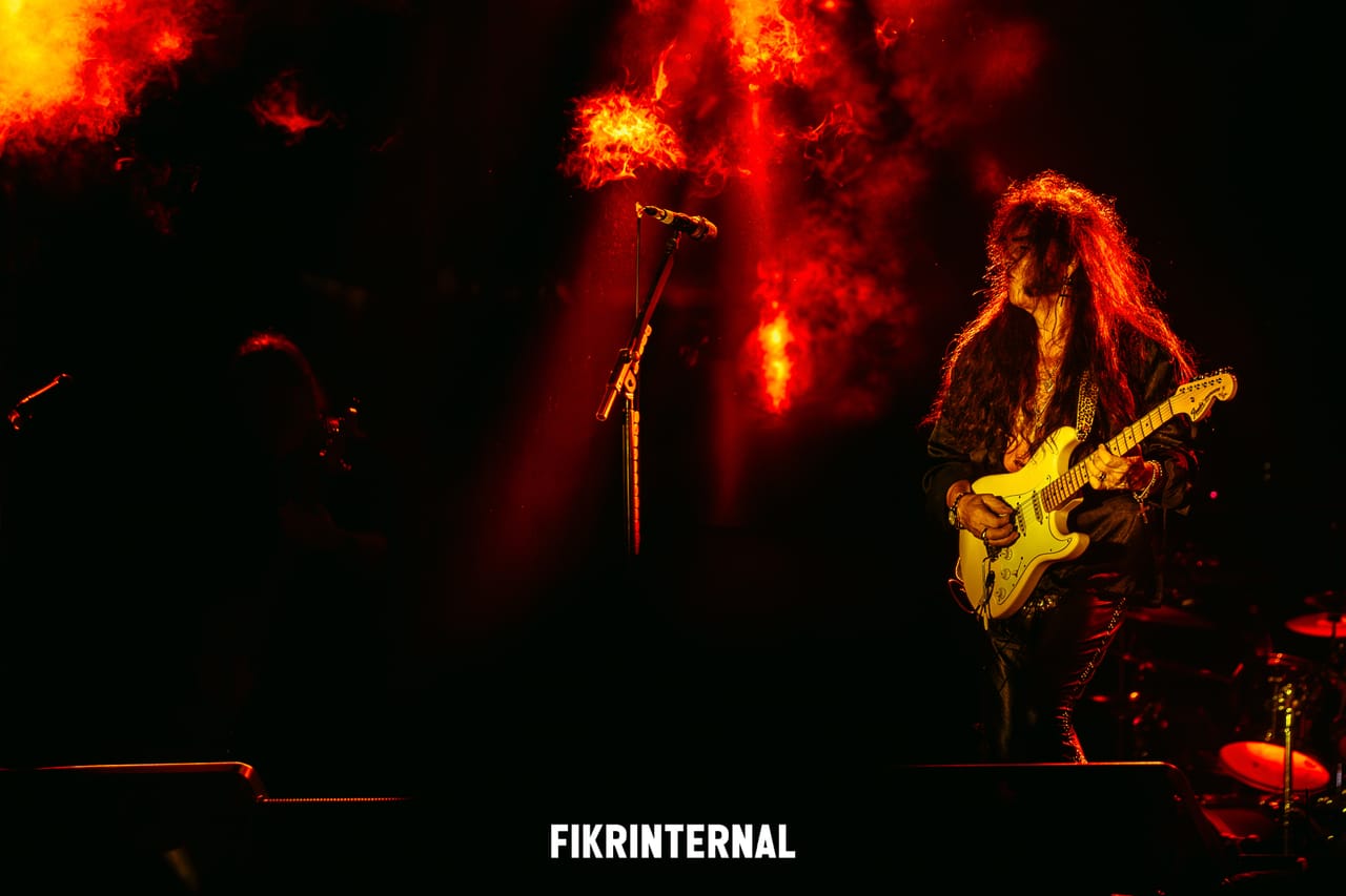 Live music performance photographed by FIKRINTERNAL