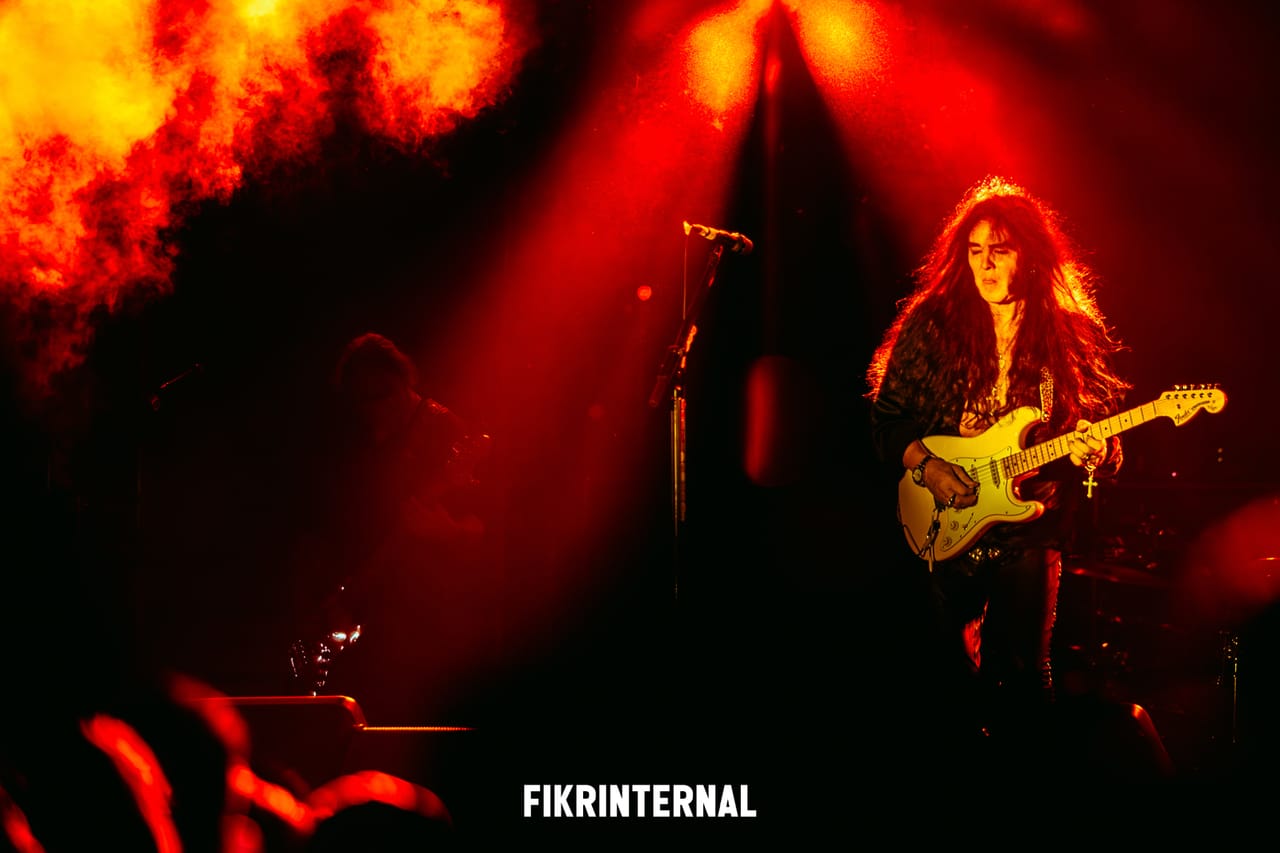 Live music performance photographed by FIKRINTERNAL