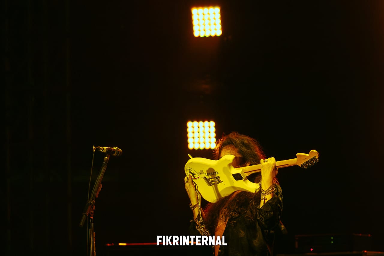 Live music performance photographed by FIKRINTERNAL