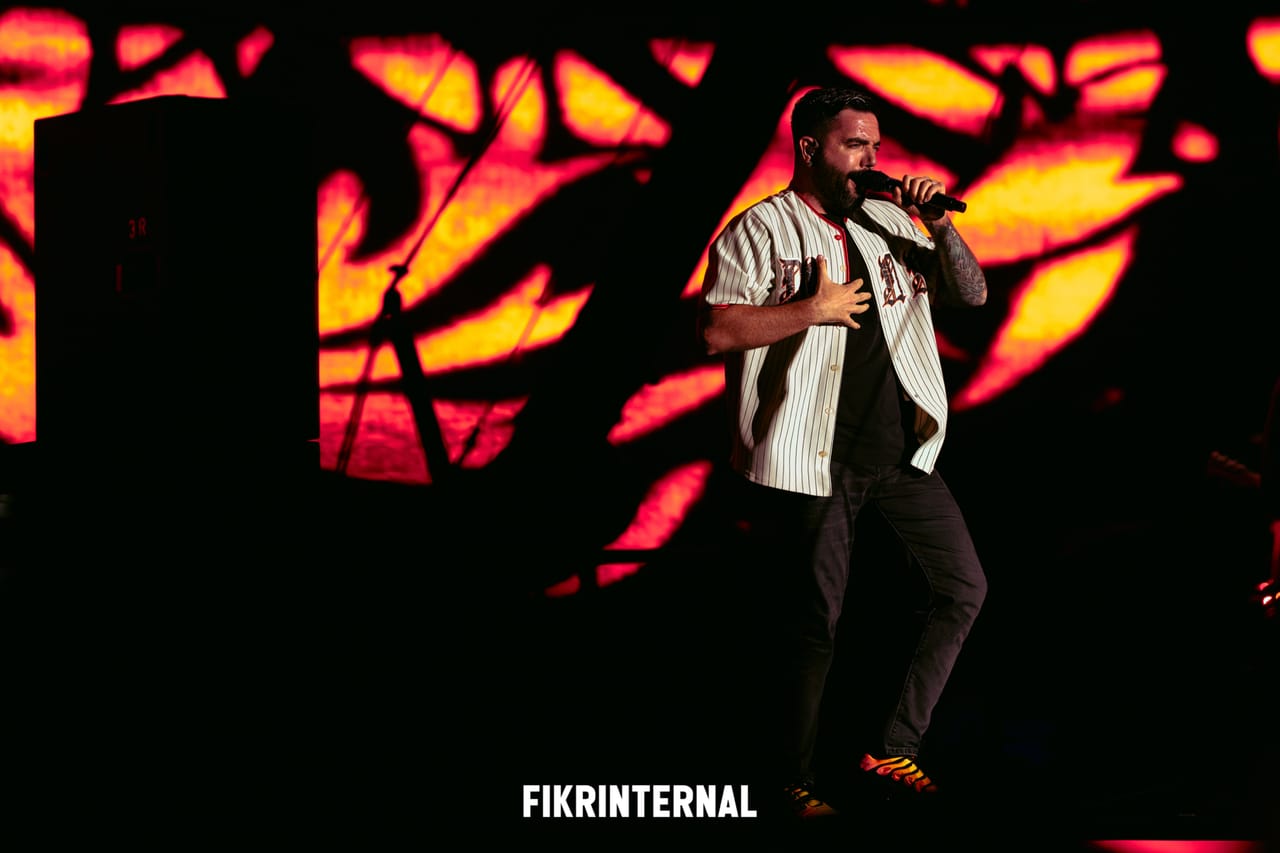 Live music performance photographed by FIKRINTERNAL