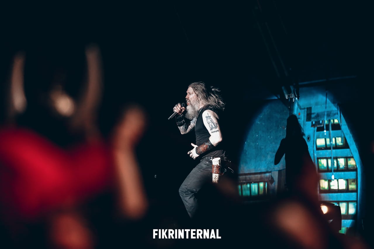Live music performance photographed by FIKRINTERNAL